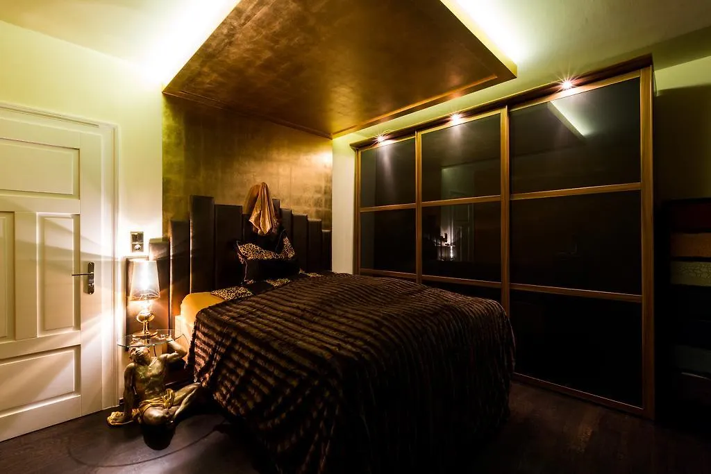 English Romance Penthouse location
